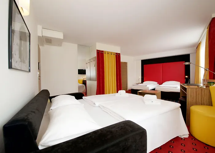 Hotel Senator